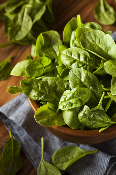 Raw Green Organic Baby Spinach - Valokuva, kuva