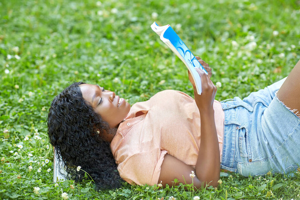 african student girl reading math textbook - Zdjęcie, obraz
