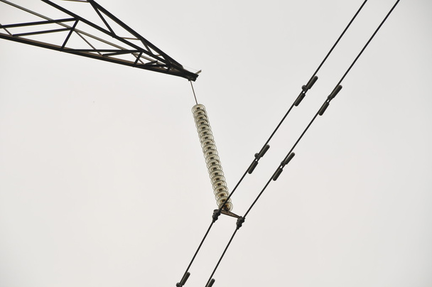 yüksek gerilim elektrik kabloları datail temiz bir gökyüzü üzerinde - Fotoğraf, Görsel