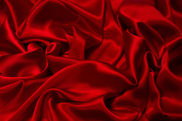 Fondo de textura de tela de seda roja rica y lujosa. Vista superior. - Foto, imagen
