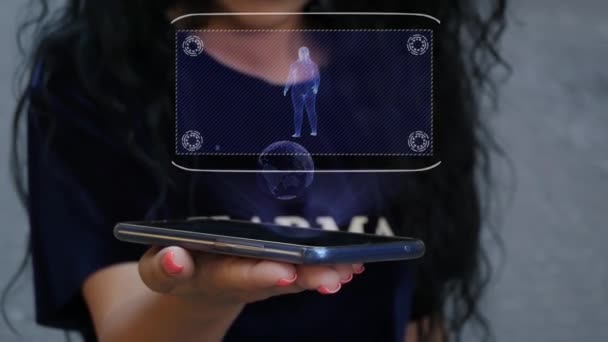 Nainen näyttää HUD hologrammi rasvaa naisen kehon - Materiaali, video