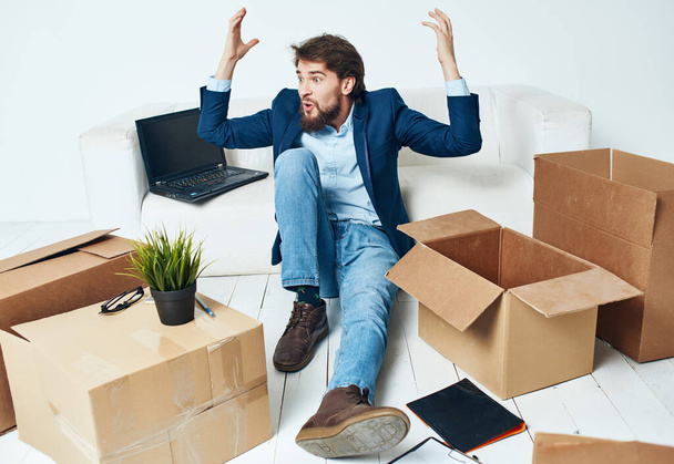 business man in the office packing things dismissal moving - Фото, изображение