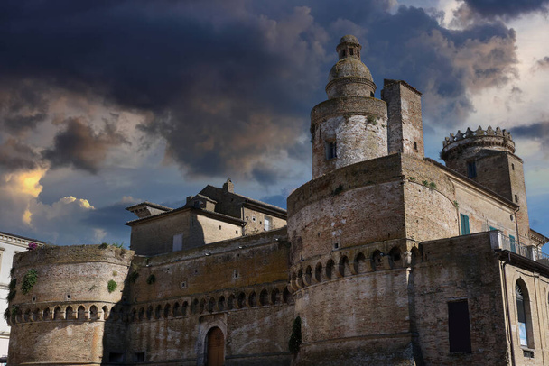 Castillo de Caldoresco del pueblo de Vasto abruzzo - Foto, imagen