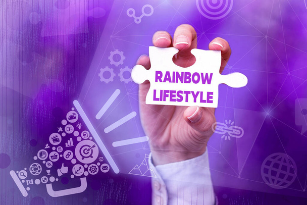 Käsiala teksti Rainbow Lifestyle. Käsite tarkoittaa samaa sukupuolta oleva pari tai yksilö LGBT-yhteisössä Kädestä pitäminen Jigsaw Puzzle Piece lukituksen avaaminen Uusi Futuristic Technologies. - Valokuva, kuva
