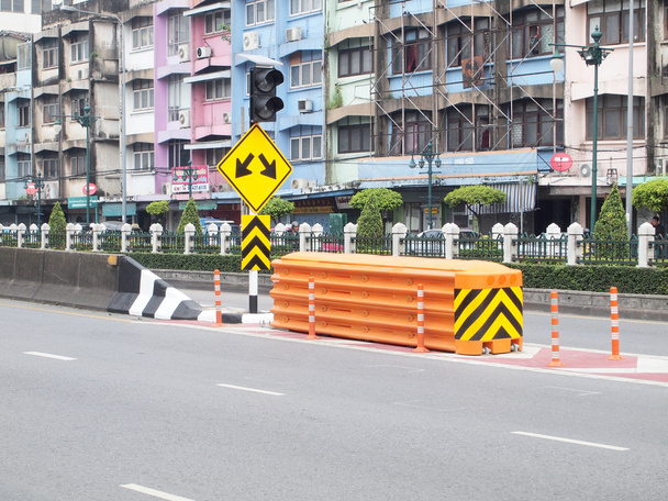 Feu de construction orange sur barricade
  - Photo, image