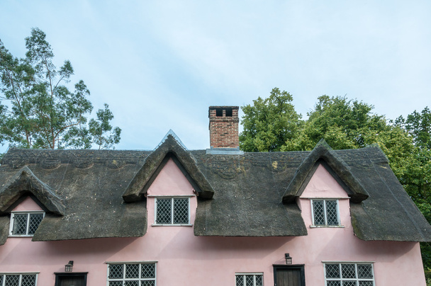 В сельской Англии обвалилась крыша пятиэтажного дома
 - Фото, изображение