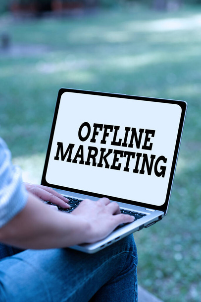 Zarejestruj wyświetlanie Offline Marketing. Pomysł na biznes Strategia reklamowa opublikowana poza internetem Praca online i praca zdalne łączenie ludzi razem - Zdjęcie, obraz