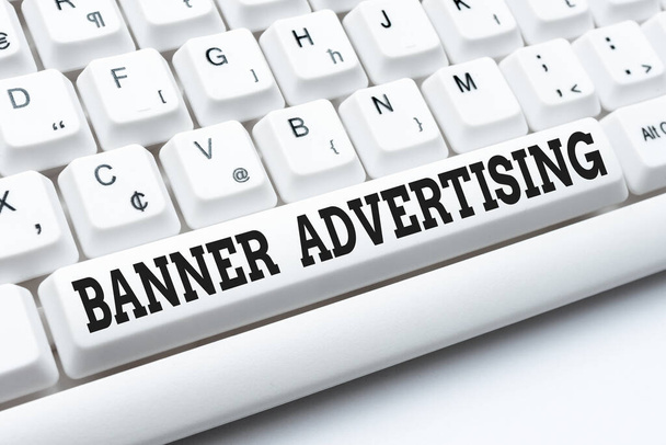 Inspirace ukazující nápis Banner Advertising. Obchodní přístup reklama, která se objeví v horní části webové stránky prohlížení internetu a on-line výzkum studie psaní své nápady - Fotografie, Obrázek