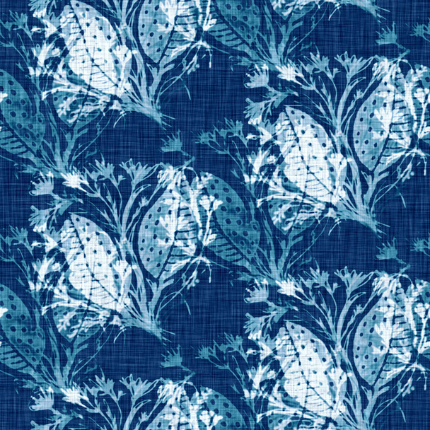 Cyanotypen blauw wit botanisch linnen textuur. Faux fotografische bloemenprint effect voor trendy out of focus fashion staal. Mono print bloem in 2 kleurtonen. Hoge resolutie herhaal tegel.  - Foto, afbeelding