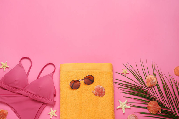Flat lay composition with different beach objects on pink background, space for text - Φωτογραφία, εικόνα