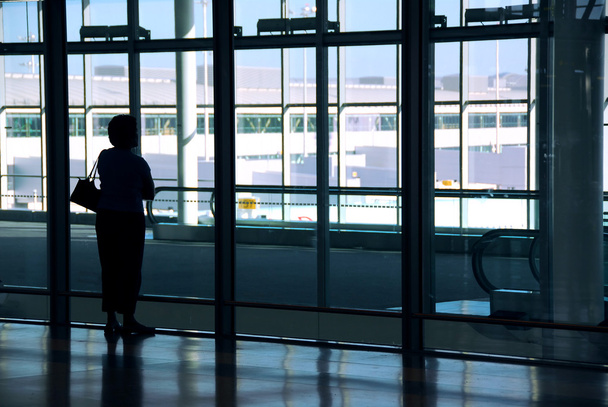 Woman airport - Foto, afbeelding