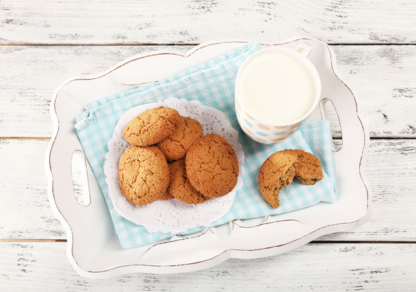 Milk and cookies on tray - Valokuva, kuva