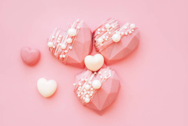 Pink heart-shaped cake. Gift for Valentine's Day and Women's Day. - Фото, изображение
