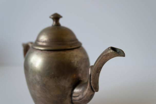 Close-up photo of a small vintage metal kettle. This image belongs to my photo series entitled "Old Aesthetics". These close-up images depict vintage objects from the 20th and in some cases, the 19th centuries. - Foto, imagen