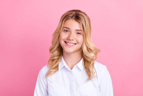 Portrait of attractive cheerful wavy-haired preteen girl wearing white shirt isolated over pink pastel color background - Φωτογραφία, εικόνα
