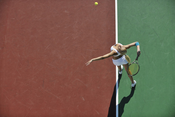 Young woman play tennis outdoor - Foto, afbeelding