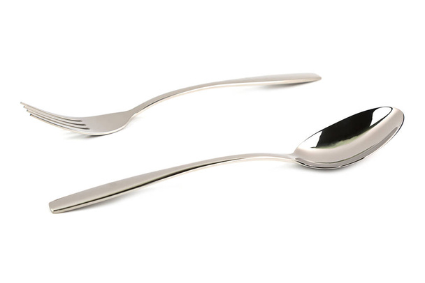 tenedor y cuchara aislados sobre fondo blanco - Foto, Imagen