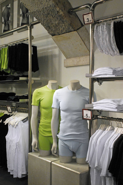 LISBO, PORTUGALSKO - 15.3.2006: Různé pánské spodní prádlo v obchodě - Fotografie, Obrázek