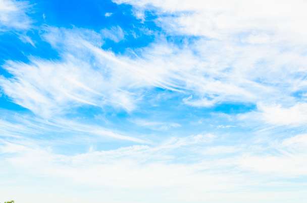 хмари на блакитному небі
 - Фото, зображення