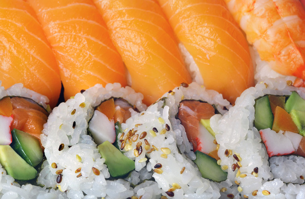 Nahaufnahme Foto von Sushi auf einem Teller - Foto, Bild