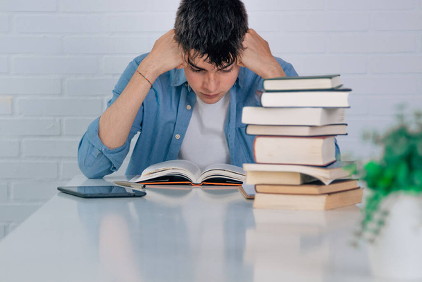 teenager studying concentrated at the desk with books - Foto, Imagen