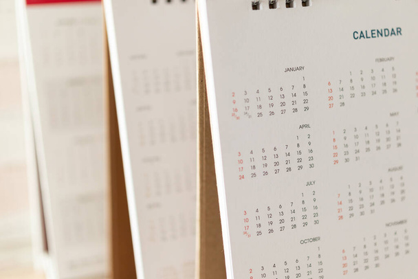 Cerrar las fechas de la página del calendario y el mes de fondo concepto de reunión de planificación de negocios - Foto, imagen