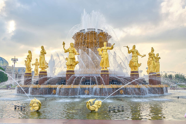 Москва, Росія - 27 травня 2021: Виставка досягнень національної економіки. - Фото, зображення