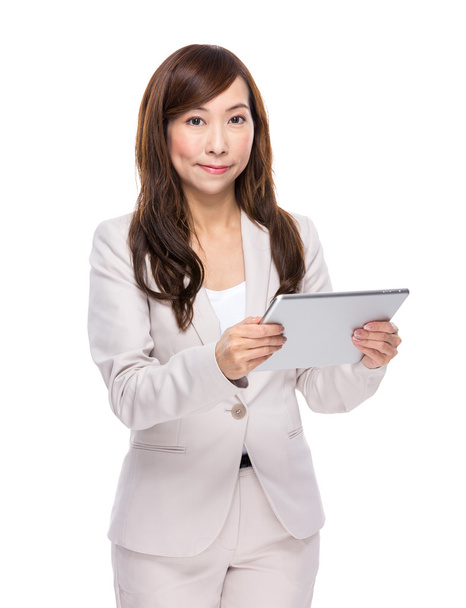 Biznes kobieta używać cyfrowy tablet - Zdjęcie, obraz