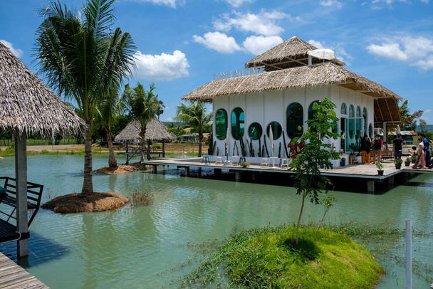 Tropical coffee shop with waterfront and tree around area - Fotó, kép