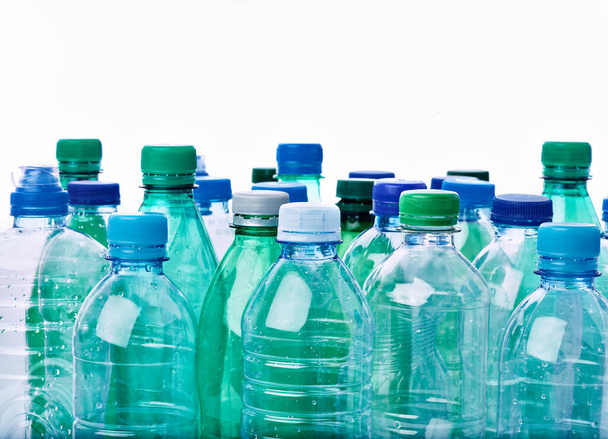 pojemnik z tworzywa sztucznego butelka wody recykling środowisko odpadów pusty napój - Zdjęcie, obraz