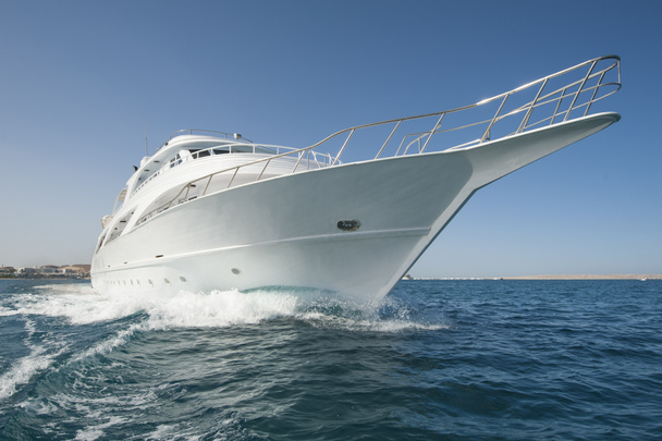 yacht à moteur privé en mer
 - Photo, image