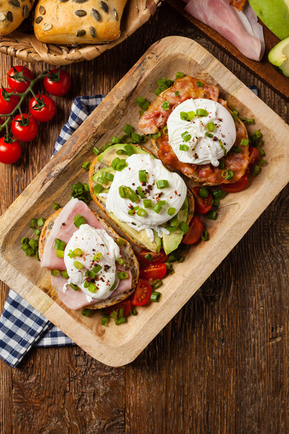 Sandwiches with a poached egg. Top view. - Foto, afbeelding