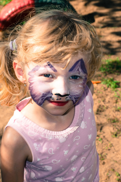 Fille avec peinture faciale
 - Photo, image
