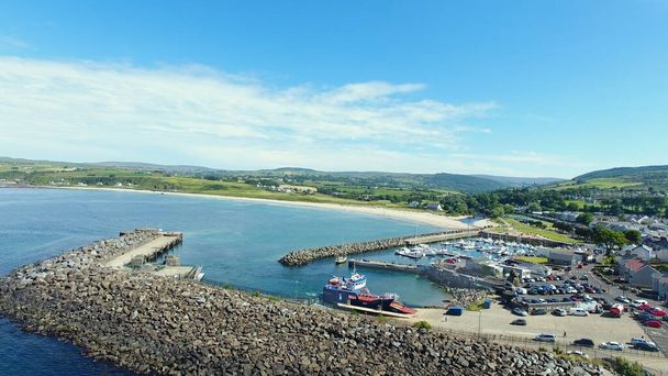 Port Ballycastle i Marina Co. Antrim Irlandia Północna  - Zdjęcie, obraz