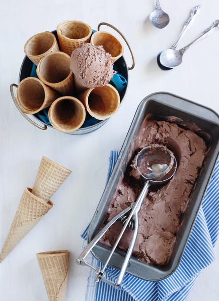 Chocolate ice cream in a waffle cones - Zdjęcie, obraz