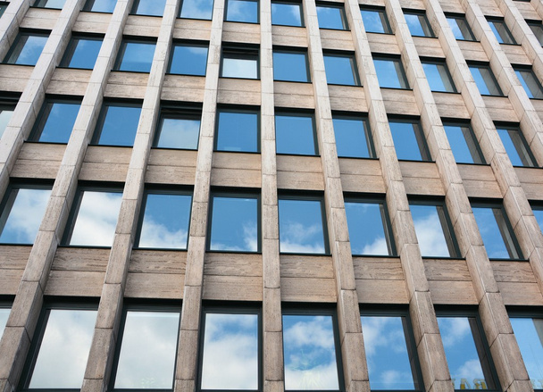 Fenêtre dans la façade
 - Photo, image