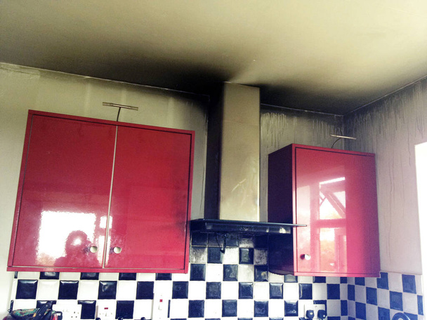 Extractor ventilador de fuego en la cocina - Foto, imagen