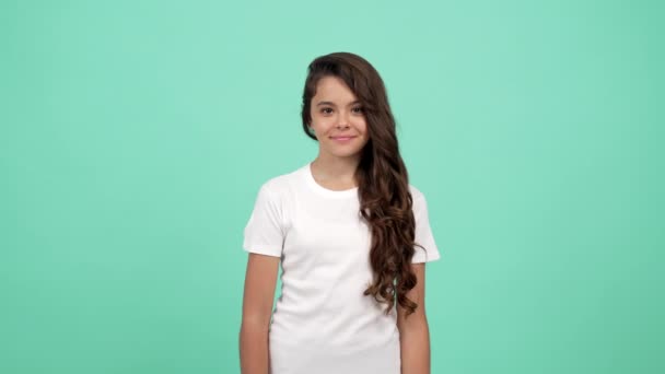 happy teen girl long curly hair pointing finger on copy space for advertisement, advertisement - Footage, Video
