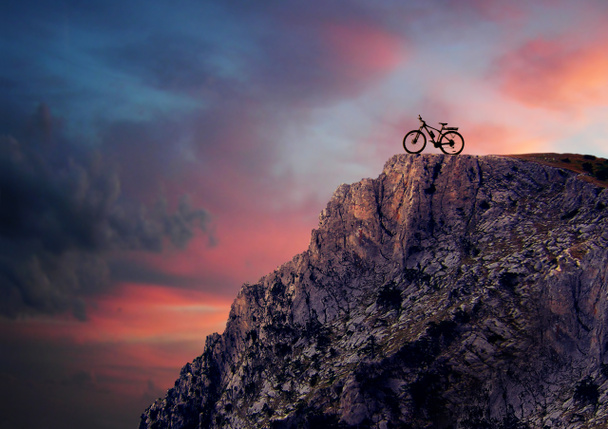 Mountain bike in montagna
 - Foto, immagini