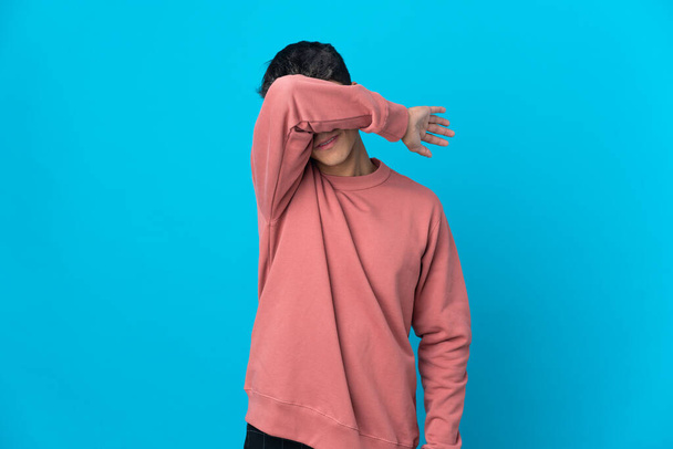Young man over isolated blue background covering eyes by hands - Photo, Image