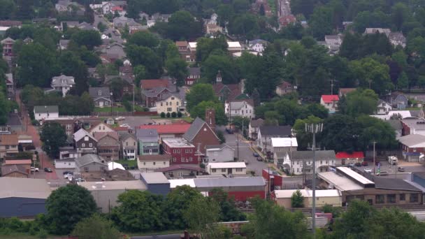 Een luchtfoto van het stadje Northumberland in centraal Pennsylvania. - Video