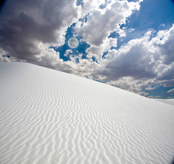 Pełnia w white sands w Nowym Meksyku - Zdjęcie, obraz