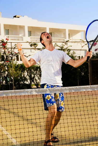 Joueur de tennis criant après avoir gagné un match
 - Photo, image