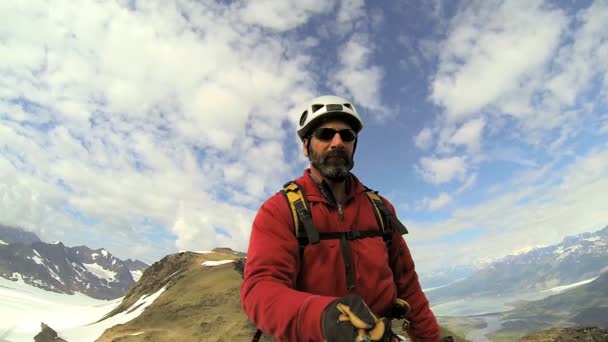 mužské špičkový horolezec - Záběry, video