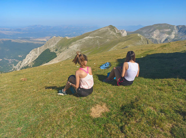 MONTE BOVE, ITALY - AUGUST 14, 2021: Two women admiring the panorama from Passo Cattivo, Monte Bove, Italy - Valokuva, kuva