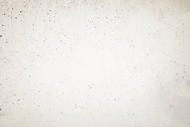 Weiße oder graue blanke Grunge-Beton- oder Zementwandtextur abstrakter Hintergrund mit verwittertem Schmutz, alte, alte, raue Muster auf der Oberfläche. Architektur-Vintage-Bodenkulisse für jeden Geschmack - Foto, Bild