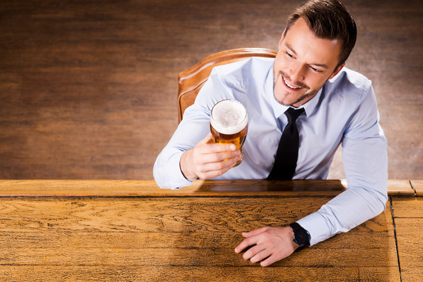 Man in shirt and tie examining glass with beer - Φωτογραφία, εικόνα