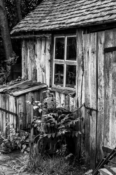 Paisaje blanco y negro del antiguo taller de herreros en Victori
 - Foto, imagen