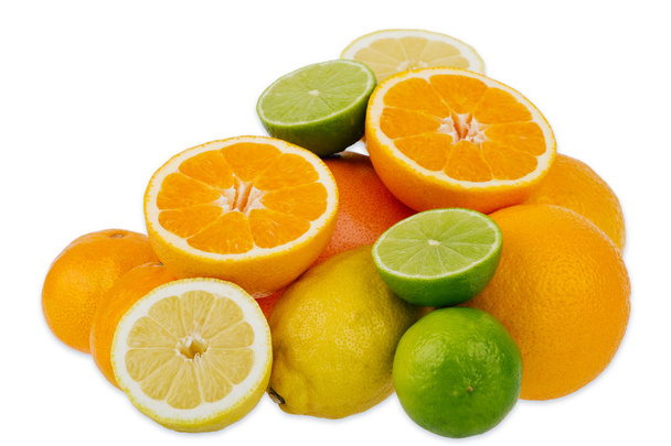 Цитрусовые фрукты на белом фоне - Фото, изображение