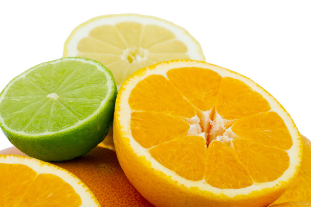Citrusové plody izolované na bílém pozadí - Fotografie, Obrázek